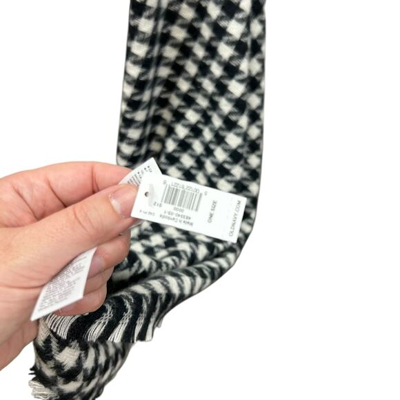 Cozy Houndstooth Plaid Wrap Poncho Old Navy Black White Fringe One Size - Picture 6 of 8